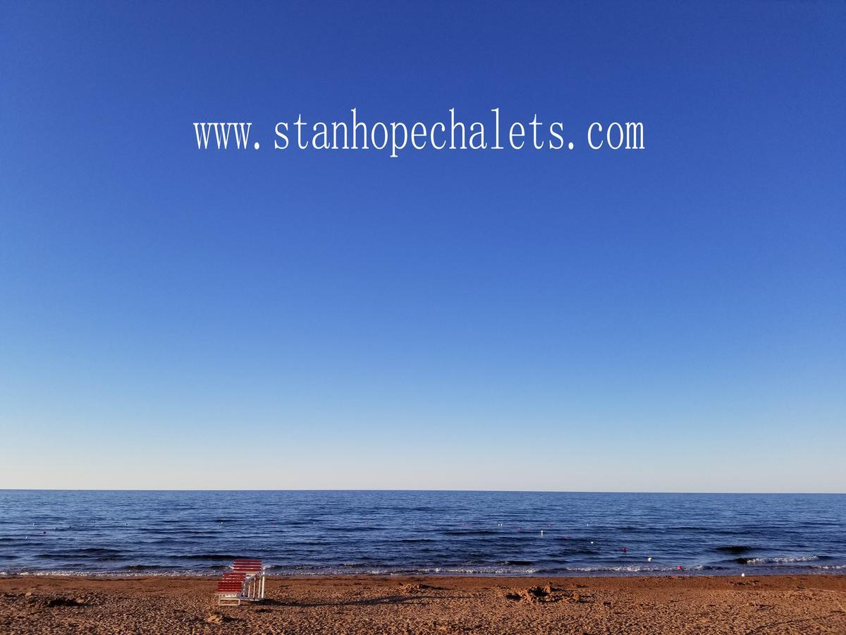 Merry Stanhope Chalets Hotel Bagian luar foto